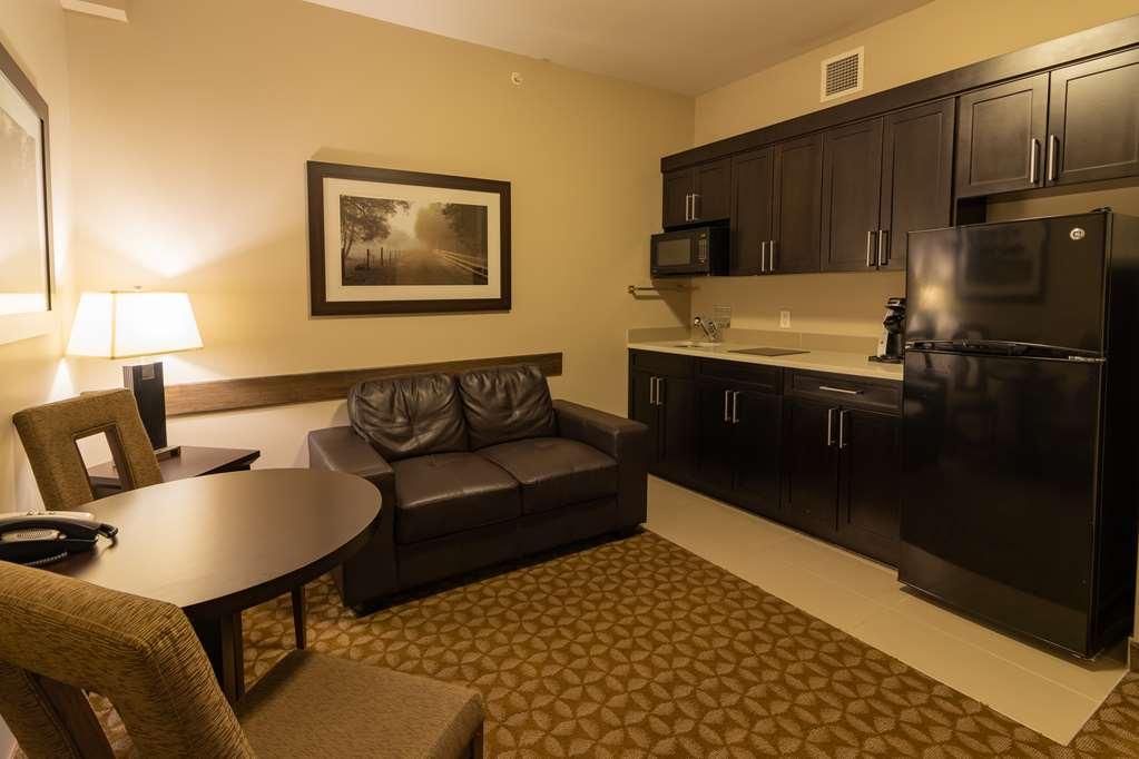 Kanata Whitecourt Rom bilde