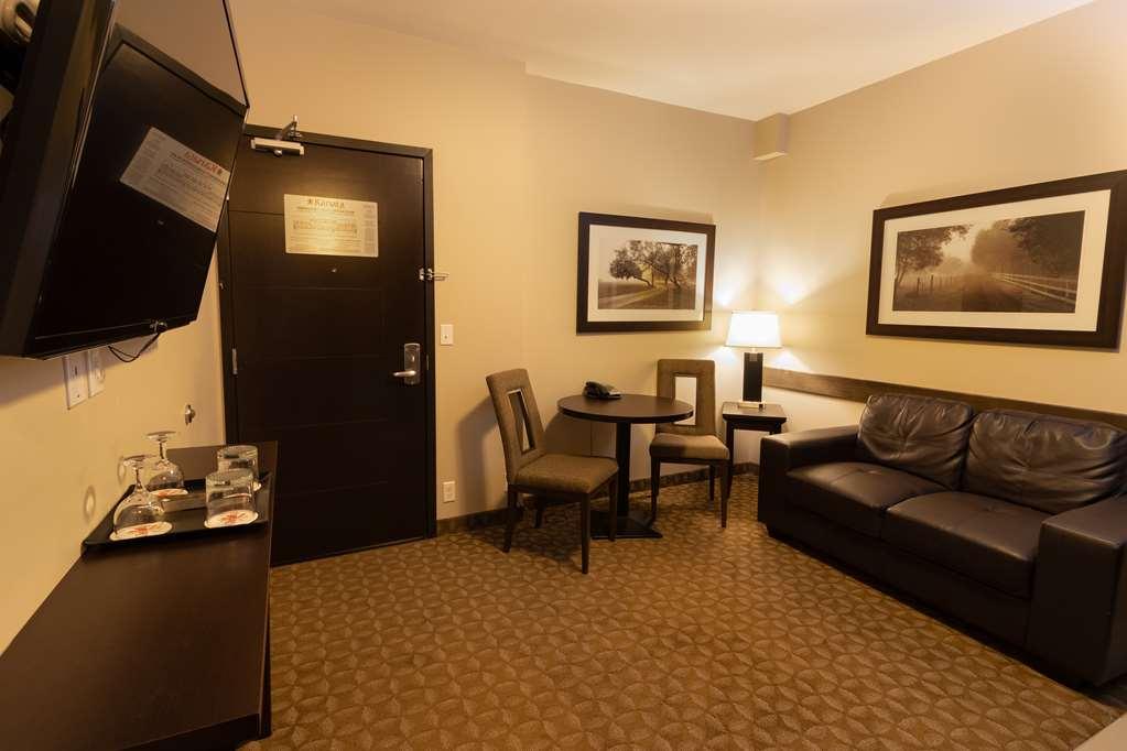 Kanata Whitecourt Rom bilde